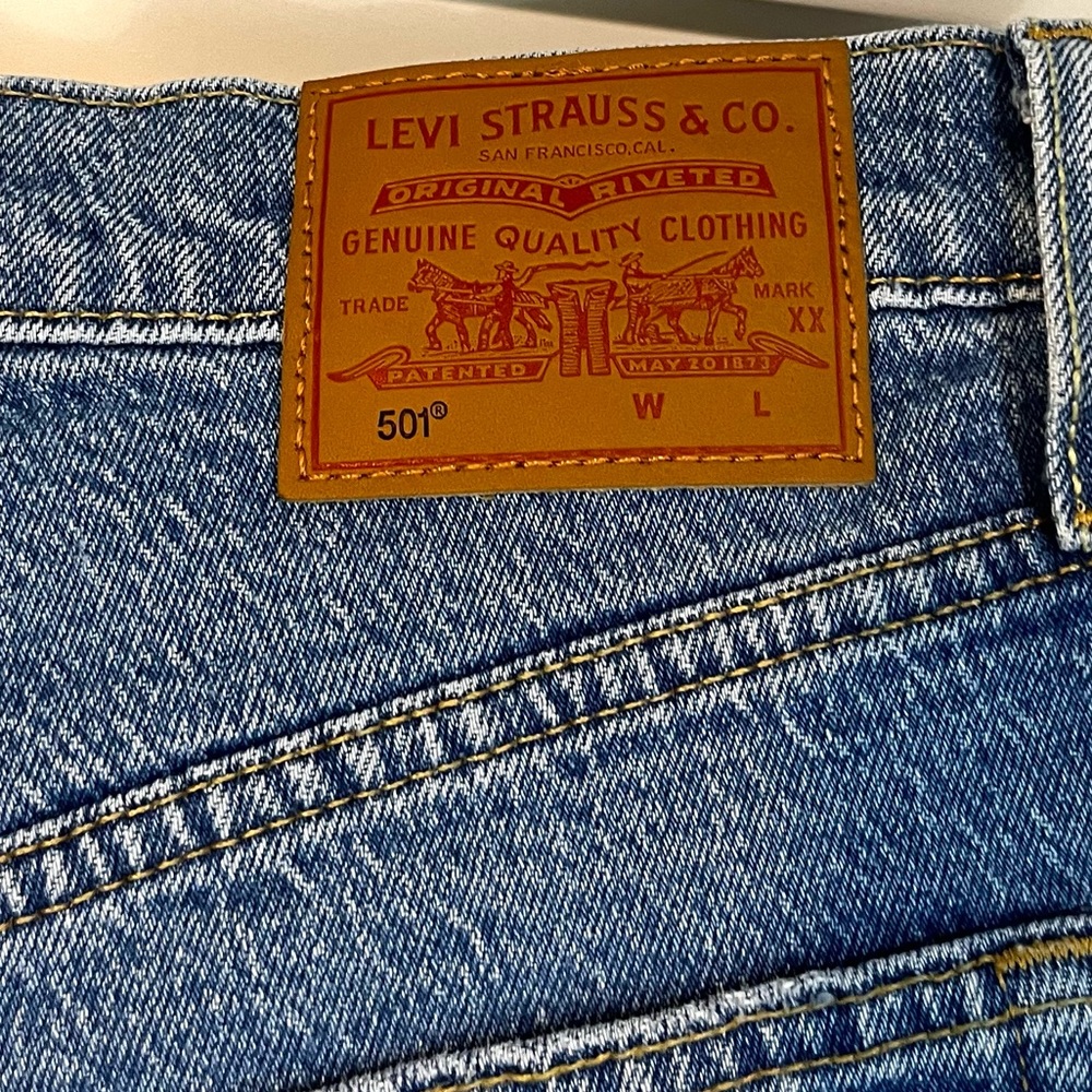 Levi’s 501 jean shorts, button-fly, size 28, NWOT - Picture 3 of 7